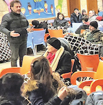 Schutzsuchende in den Gemeinderäumen in Aleppo (ganz links stehend Pfarrer Haroutune Selimian) . Foto: Armenisch-Evangelischen Bethelgemeinde in Aleppo