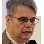 Superintendent Wolfgang Rehner (links) bei der Tagung in Heiligenhof/Bad Kissingen. Foto: Borée