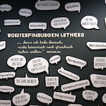 Darstellung vieler Worterfindungen Luthers in Wittenberg. Foto: Thiede